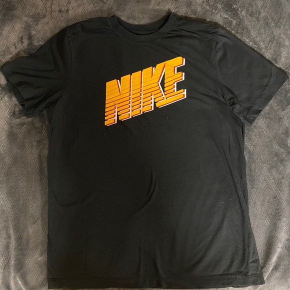 Nike shirt - Picture 1 of 2